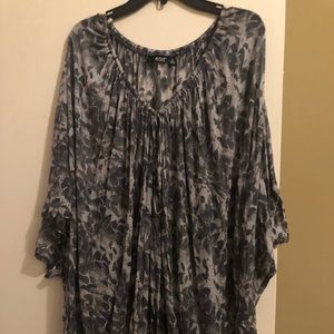 New a.n.a. Gray and White Blouse XL